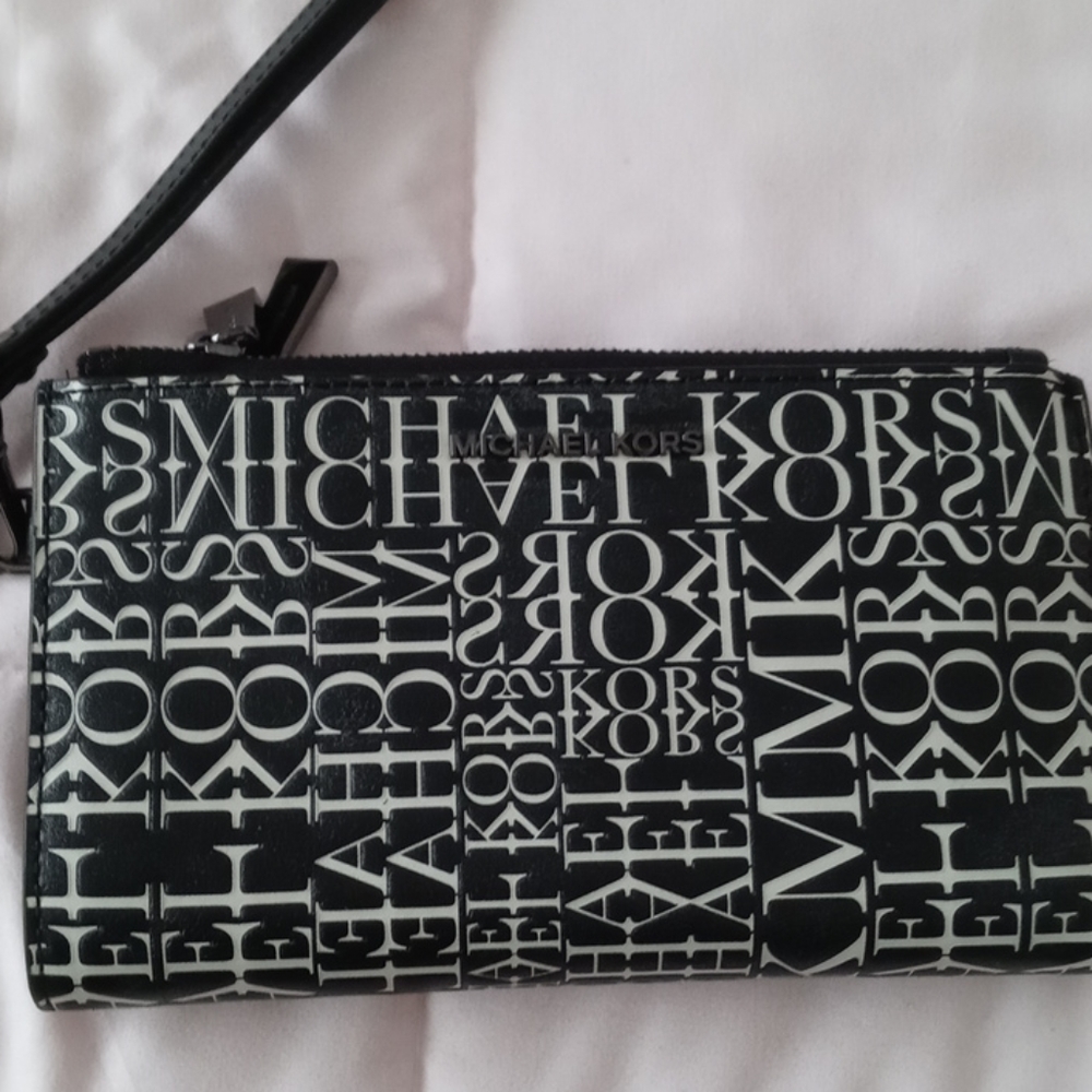 Michael Kors wristlet new